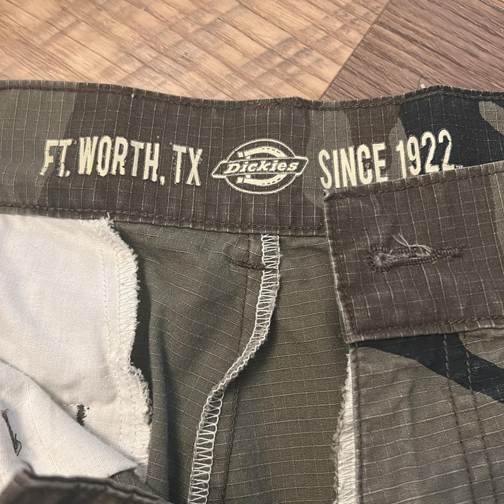 Dickies Camouflage Cargo Shorts - Picture 2 of 4